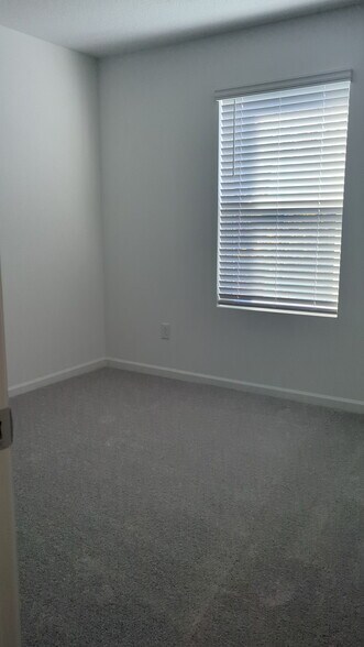 Building Photo - 550 Holly Lakes Dr