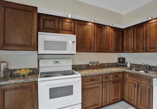 Building Photo - 6101 N Falls Cir Dr