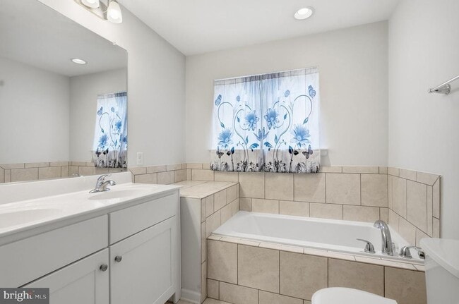 Building Photo - 43 Cecily Way