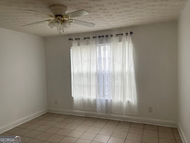 Building Photo - 12 Intown Pl