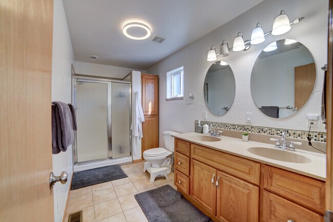 Building Photo - 383 E Coronado Ln