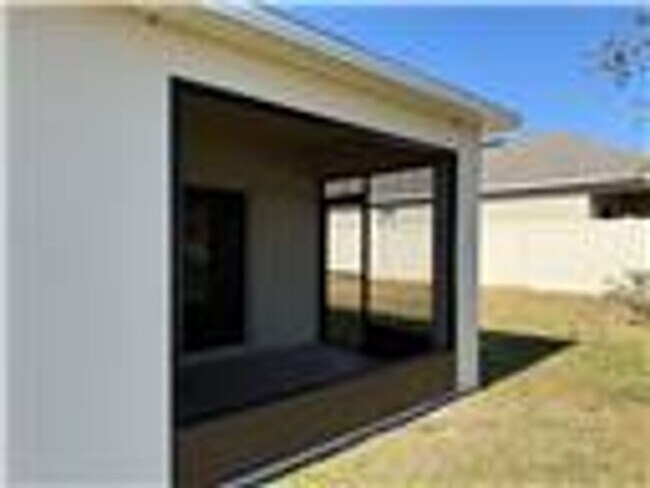 Building Photo - Tavares