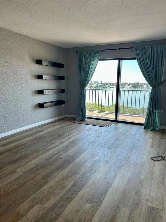 Building Photo - 7050 Sunset Dr S