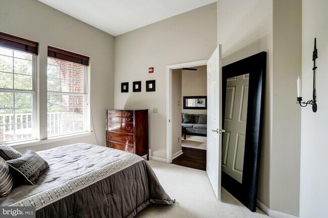 Building Photo - 4950 Brenman Park Dr