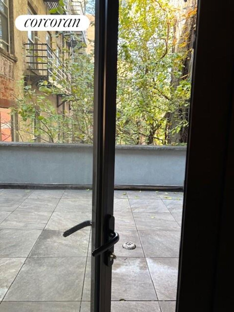 Building Photo - 821 9th Ave