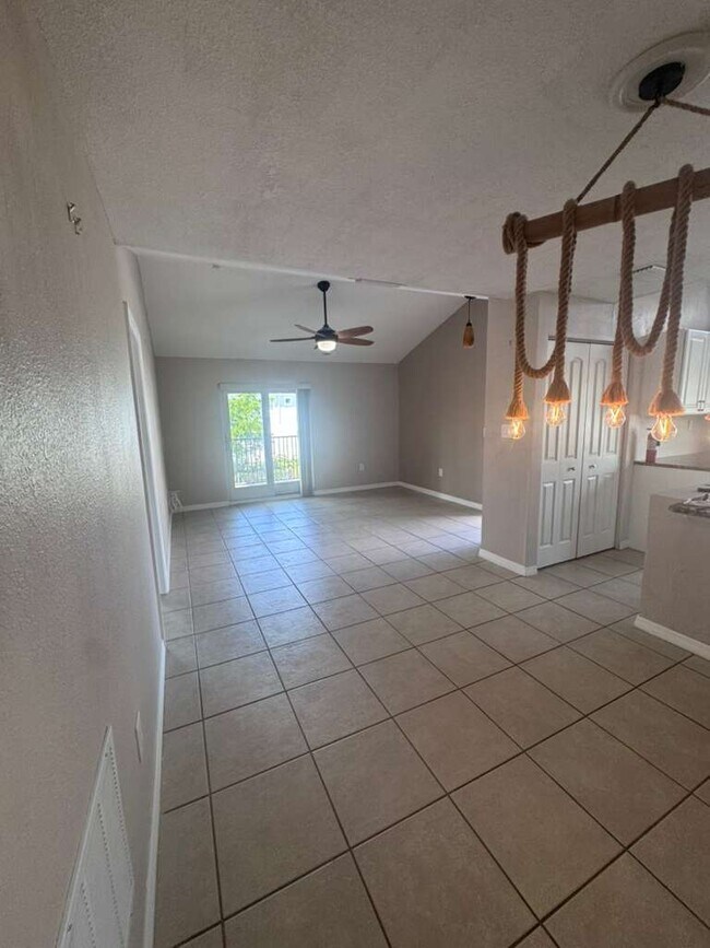 Building Photo - 3421 Winkler Ave