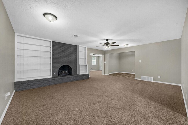 Building Photo - Remodeled