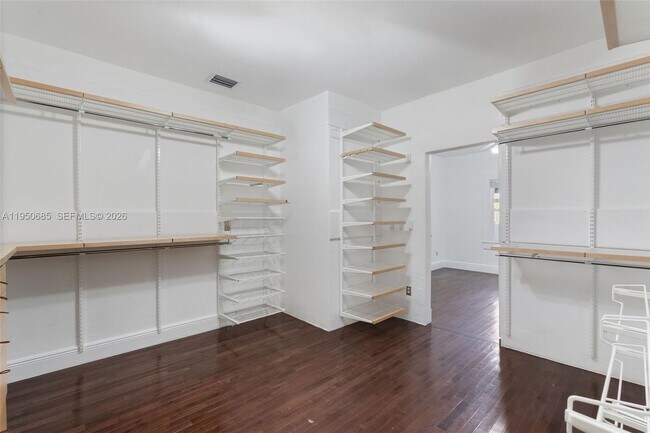 Building Photo - 2465 Inagua Ave