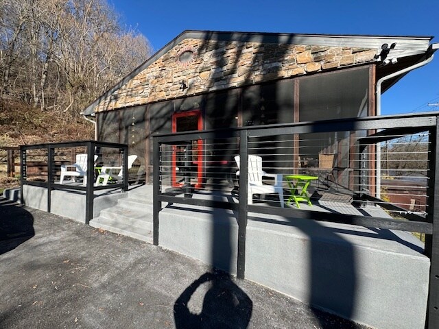 Fenced in side porch - 312 Lehigh Dr