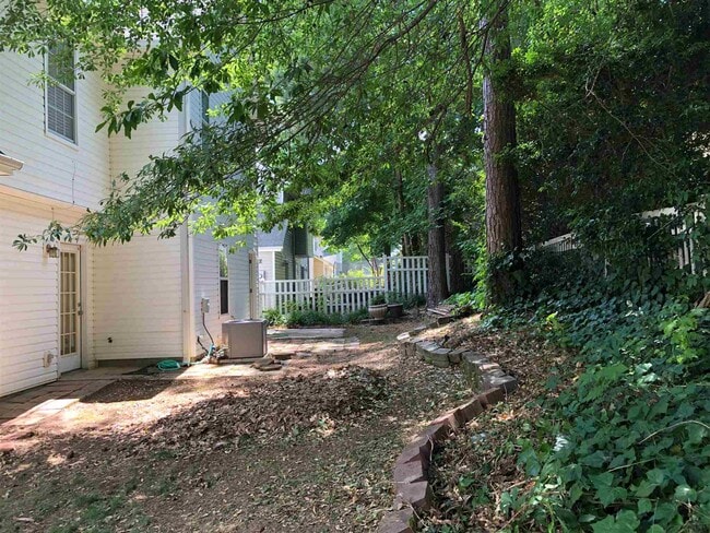 Building Photo - 638 N Fairfield Dr