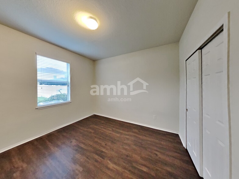 Building Photo - 2806 Maple Brook Loop