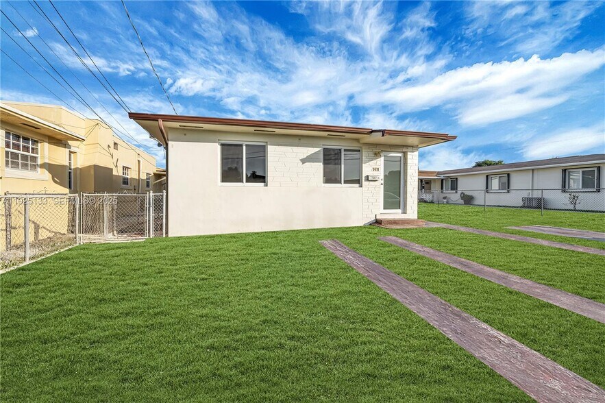 Primary Photo - 3471 SW 3rd St