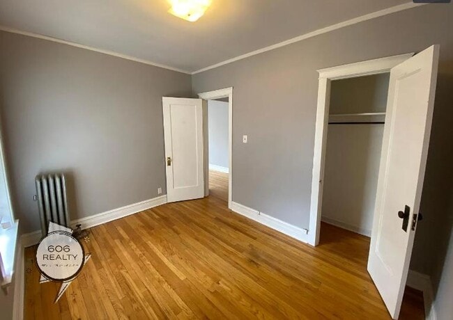 Building Photo - East Albany Park Apts for Rent!