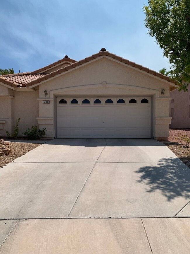 Primary Photo - Great Home Single story home in Green Vall...