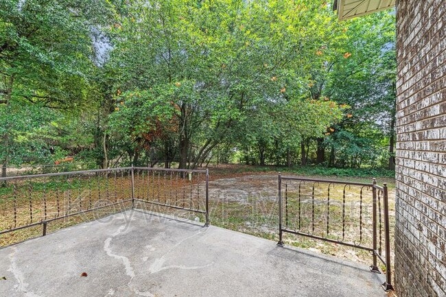 Building Photo - 3301 Westmont Dr