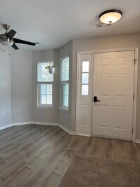 Building Photo - 701 Mews Dr