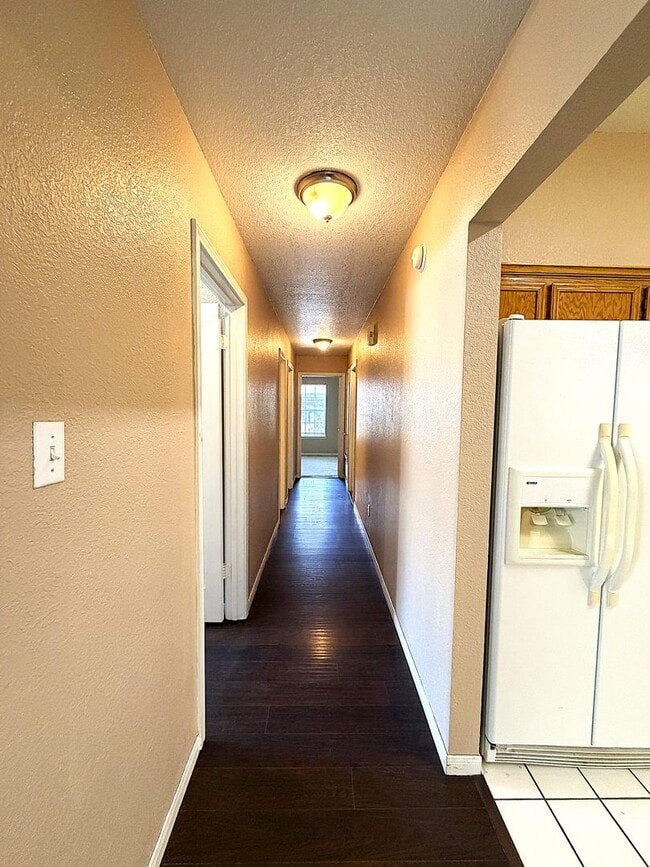 Building Photo - 405 Gina Dr