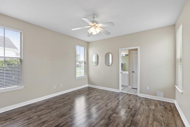 Building Photo - 3034 Cummings Ave