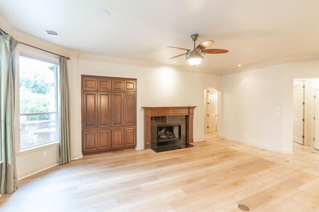Building Photo - 10500 Avery Club Dr