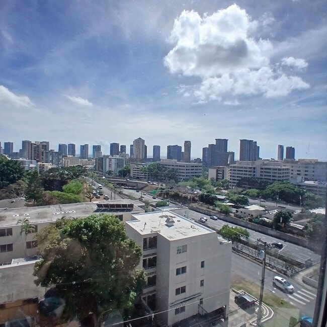 Building Photo - 410 Magellan Ave