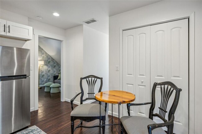 Building Photo - 21 Willow Wood Rd