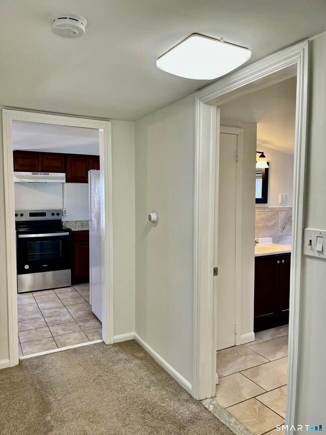 Building Photo - 657 Naugatuck Ave