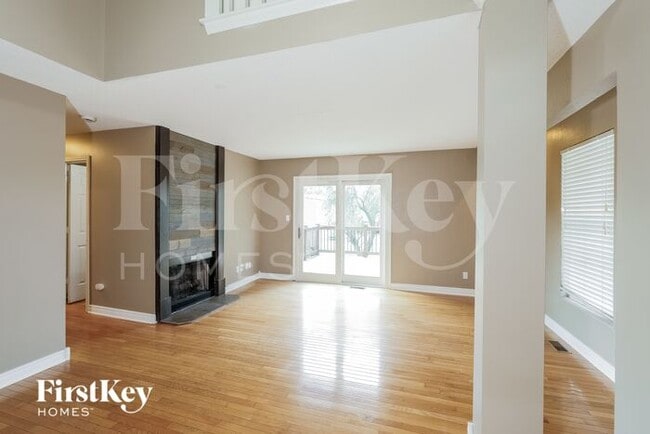 Building Photo - 613 Valley View