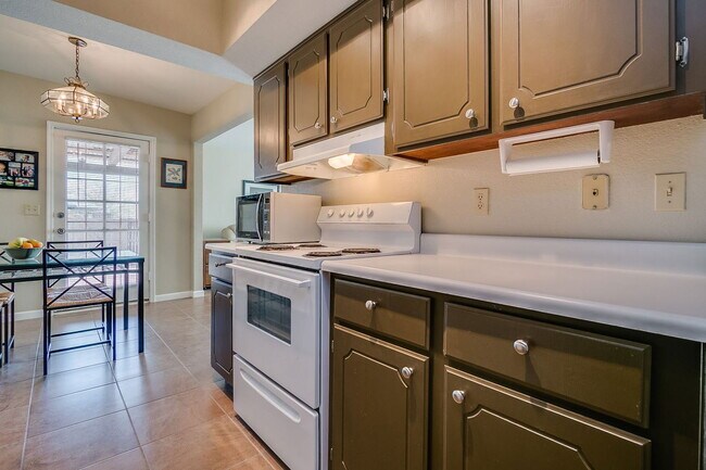 Building Photo - 460 N 64th Pl