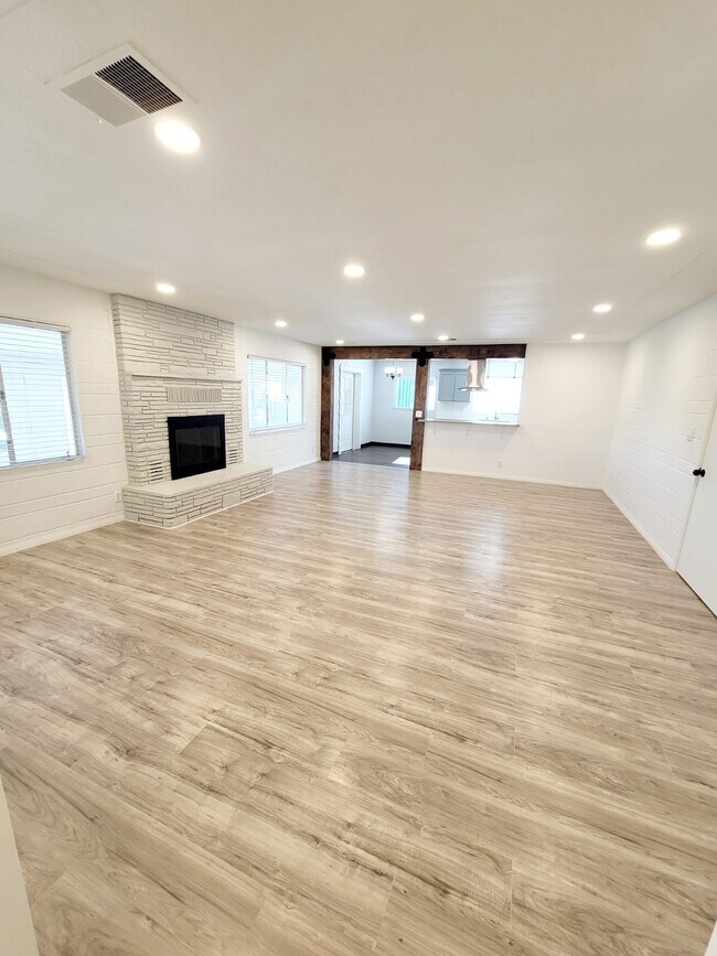 Building Photo - 36744 Vista del Lago St