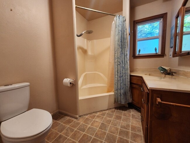 Building Photo - Country Property in Sebastopol