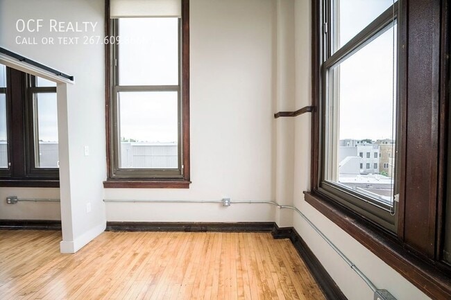 Building Photo - The Walter George Smith Public School