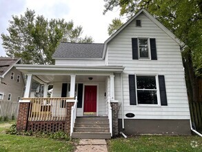 Building Photo - 3 Bedroom House Steps Away From Washington...