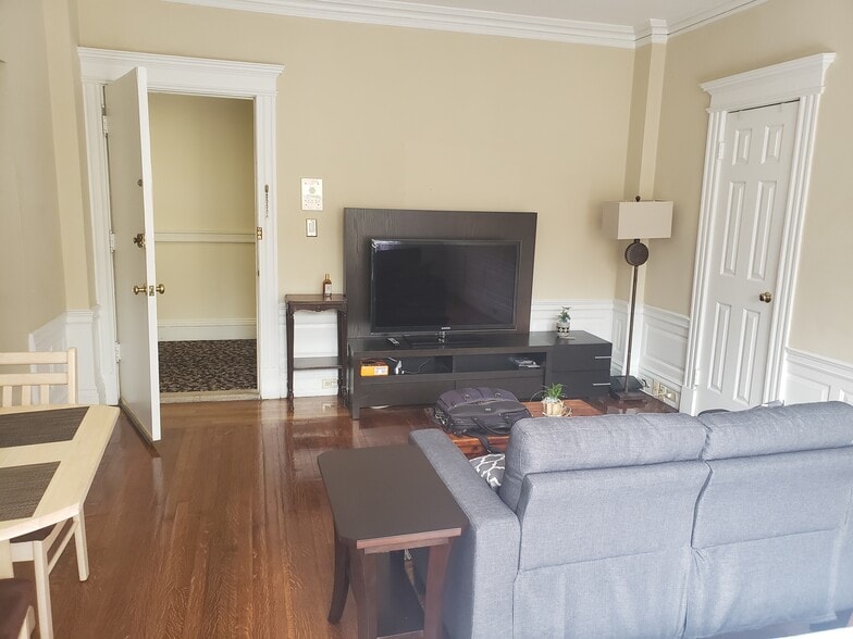 Building Photo - 466 Commonwealth Ave