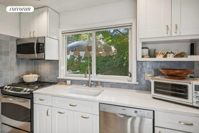 Building Photo - 62 Middle Pond Rd