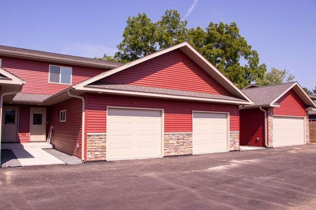 Building Photo - 2 Bed With 2 Car Attached Garage!- End Unit!