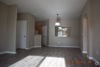 Building Photo - Beautiful 2 BR / 2 BA Condo with 1 car gar...