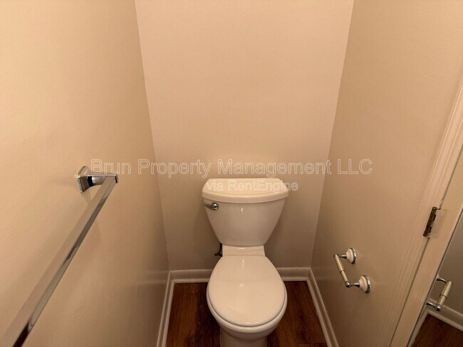 Building Photo - 1105 W Parkway Ave