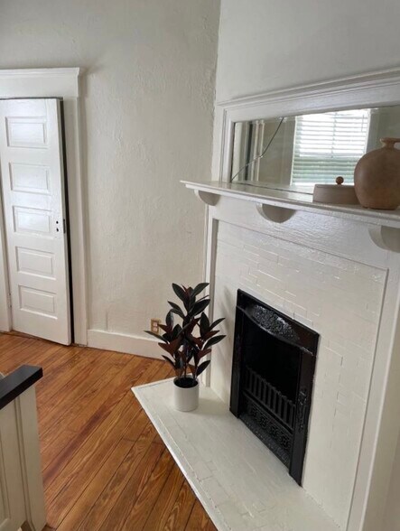 Building Photo - 2206 Bull St