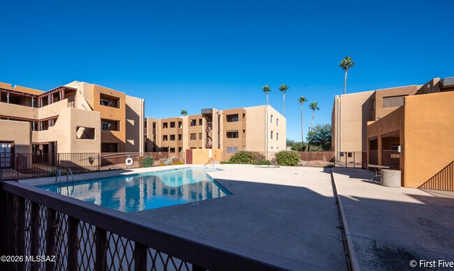 Building Photo - 1810 E Blacklidge Dr