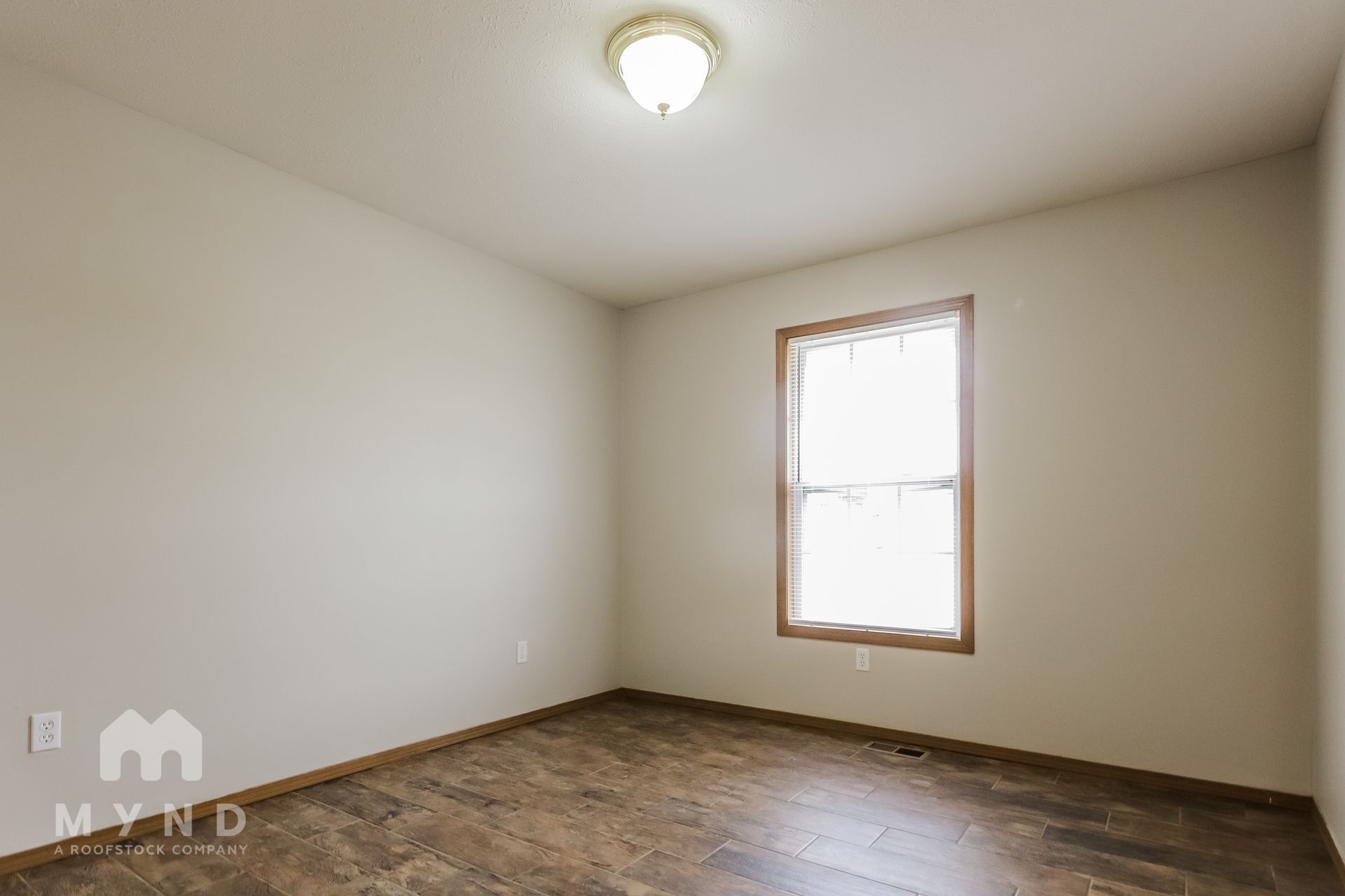 Building Photo - 418 N Century Ave