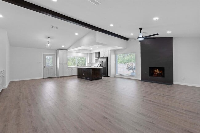 Building Photo - 5113 Loyola Ln