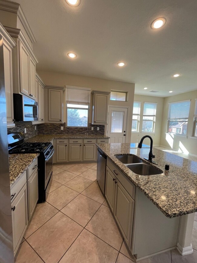 Building Photo - 23331 Del Rosso St