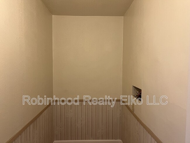 Building Photo - 366 4th St