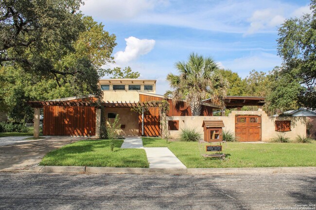Building Photo - 539 Woodcrest Dr