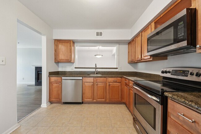 Building Photo - Beautiful 2-bedroom condo!