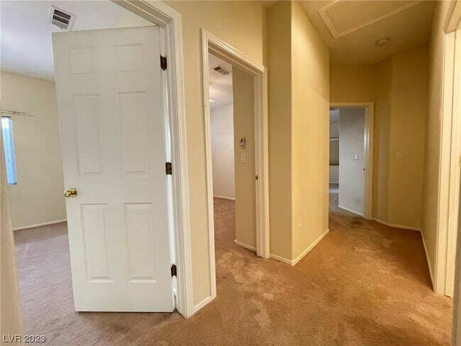 Building Photo - 3216 Stratford Hall Ct