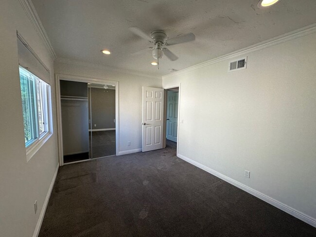 Building Photo - Stunning 4+3 pool home in Agoura Hills -Co...