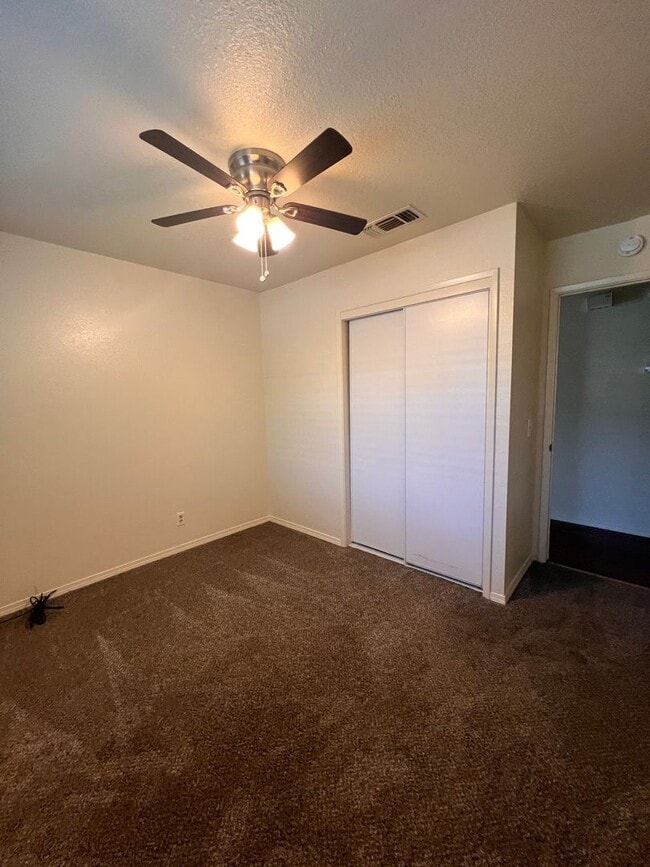 Building Photo - Available right away - 4 bedroom 2 bath