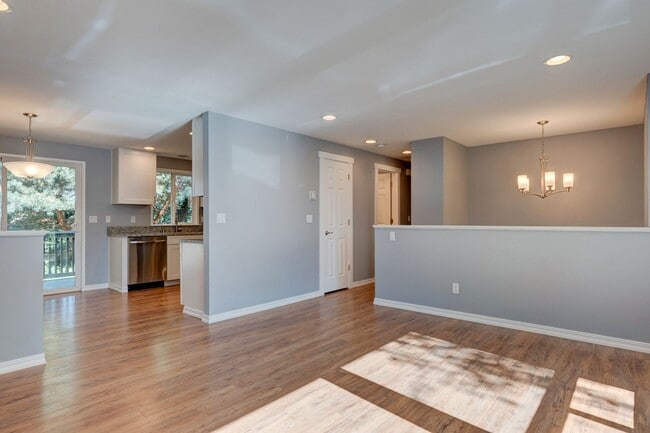 Building Photo - 4 Bedrooms & 2 Bathroom House
