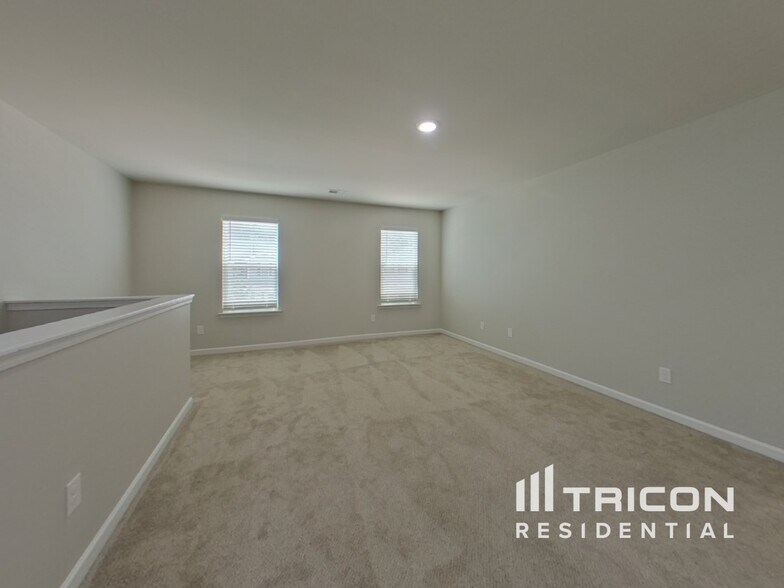 Building Photo - 209 Spring Knoll Dr